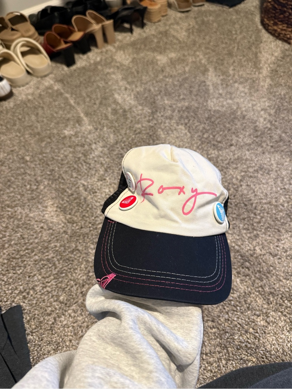Vintage Y2K Roxy women’s trucker hat with black and pink detail